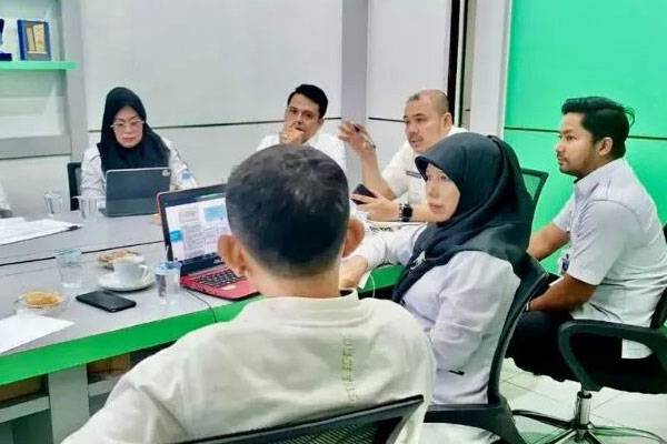Rapat Pembahasan Perwako Tentang Pengelolaan Sampah Dipimpin Sekretaris DLHK Pekanbaru