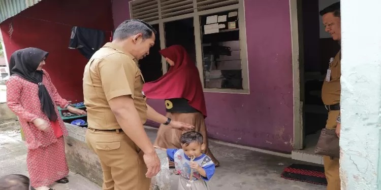 Jadi Bapak Asuh Anak Stunting, Ini yang Dilakukan Kepala Dinas Perkim Pekanbaru