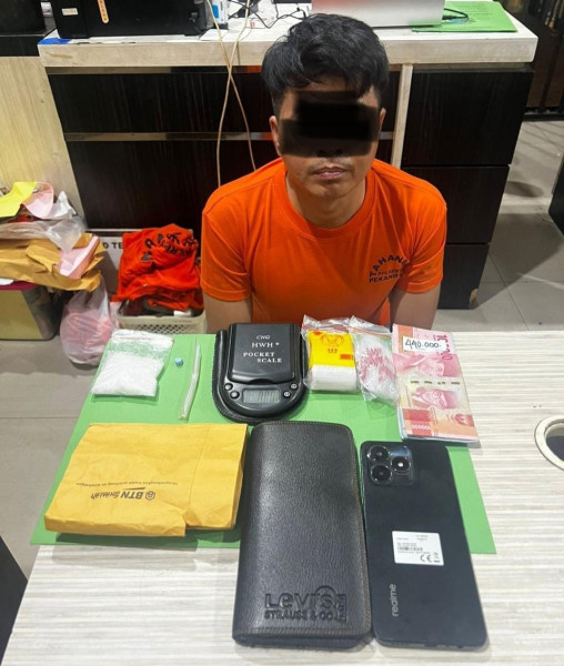 Satreskoba Meringkus Pengedar Narkoba di Kos-kosan Pekanbaru, 25 Gram Sabu Disita