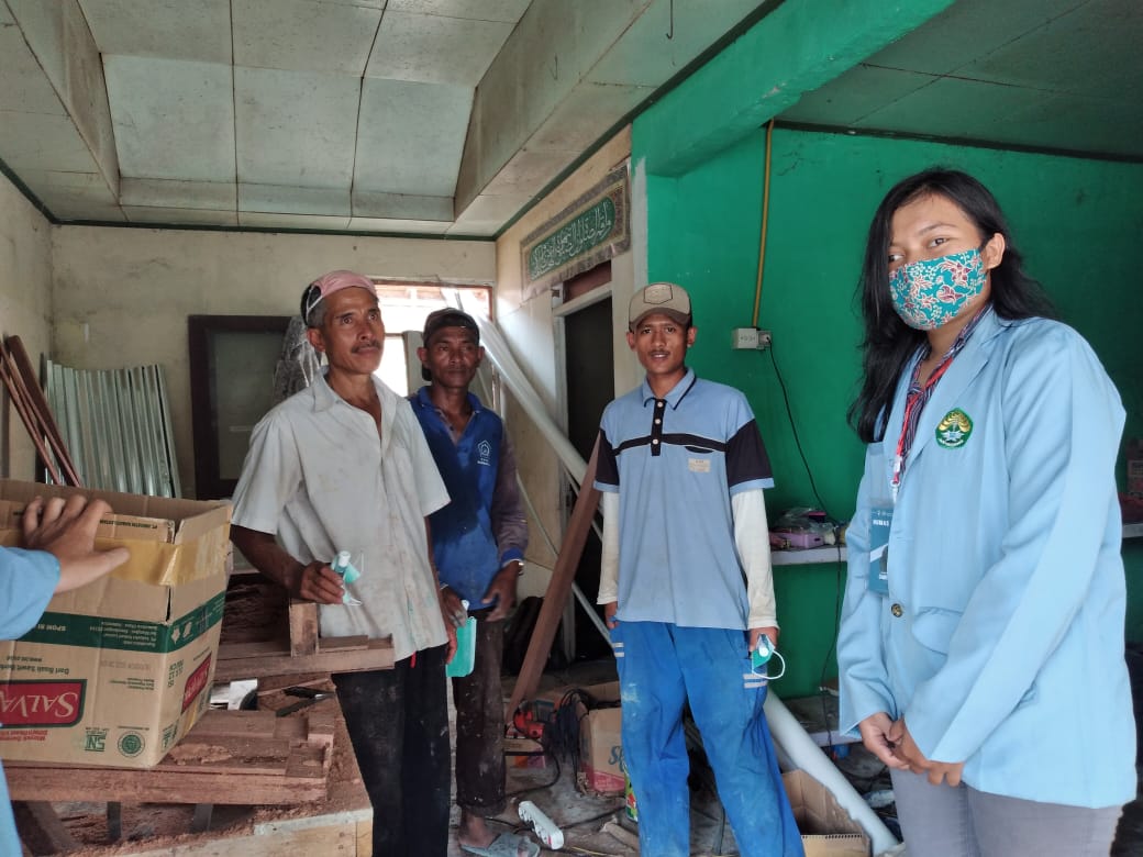 Tim Kukerta Unri Balek Kampung Semprot Disinfektan di Kelurahan Lembah Sari