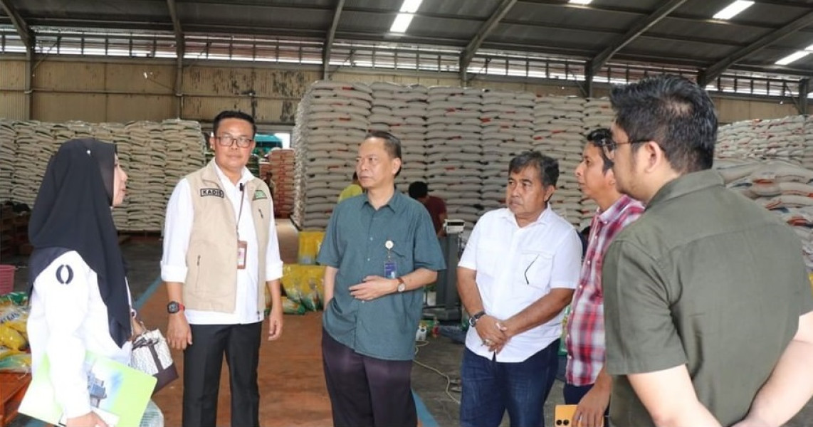 Lakukan Peninjauan, Kepala DKP Pekanbaru Ingin Pastikan Stok Beras Bulog Cukup