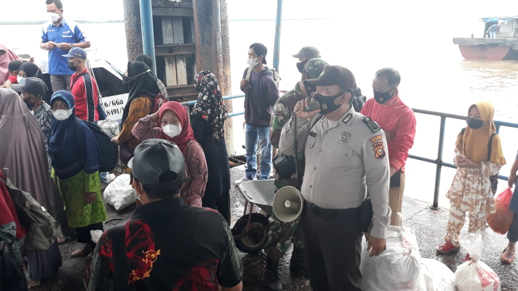 Datang ke Pelabuhan, Polsek Kuala Kampar Imbau Masyarkat Patuhi Prokes