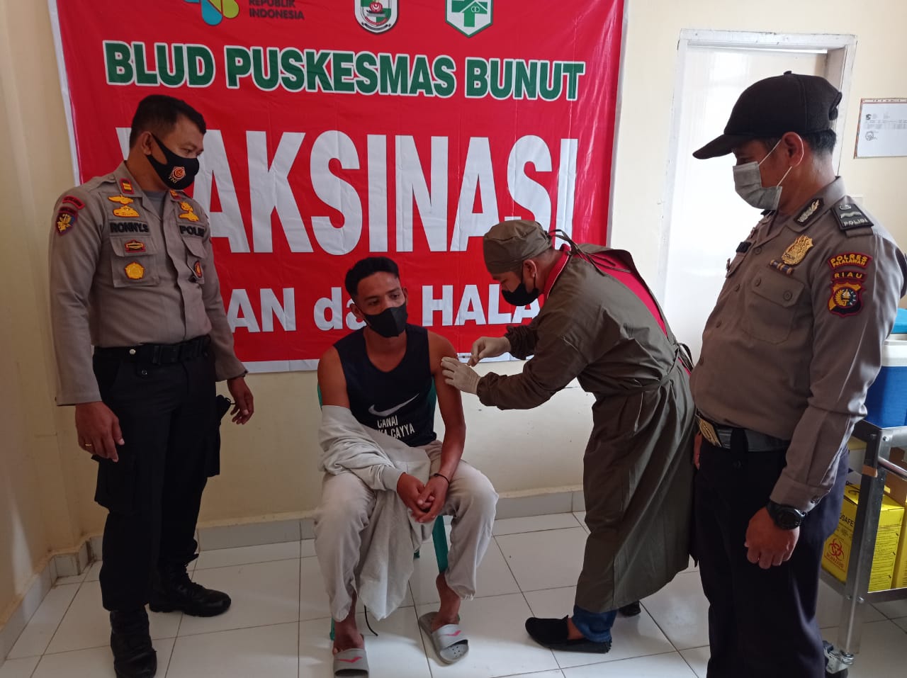 Polsek Bunut Amankan Pelaksanaan Vaksinasi di Puskesmas