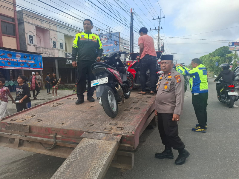 Polsek Bukit Raya Gelar Patroli Asmara Subuh, 21 Motor Berknalpot Brong Diamankan