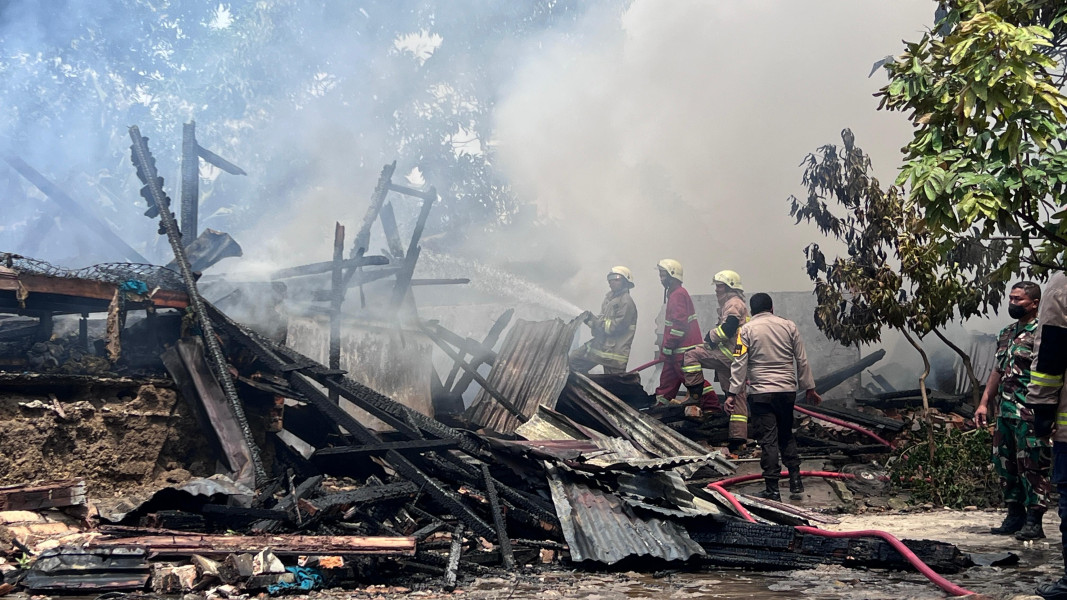 Lima Rumah di Jalan Cik Ditiro Ludes Terbakar