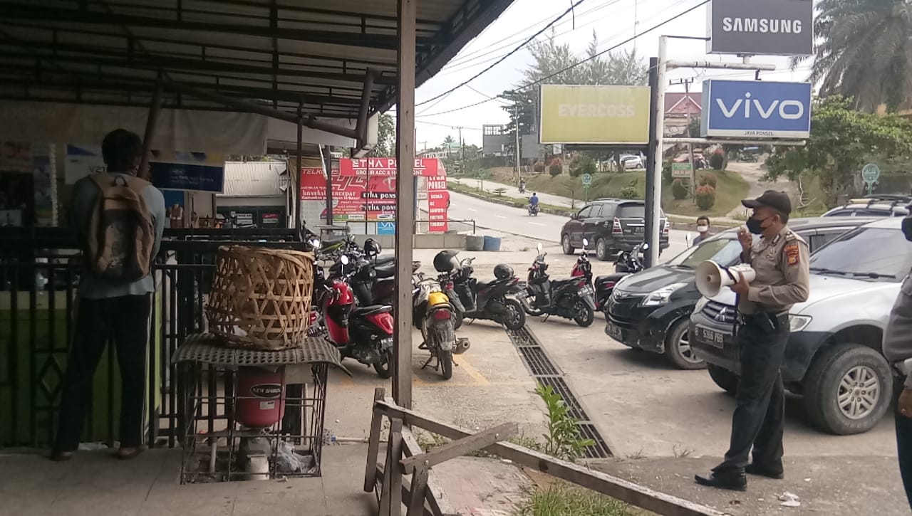 Polsek Pangkalan Kuras Beri Imbauan dan Jaga Wilkum dari Paparan Covid-19