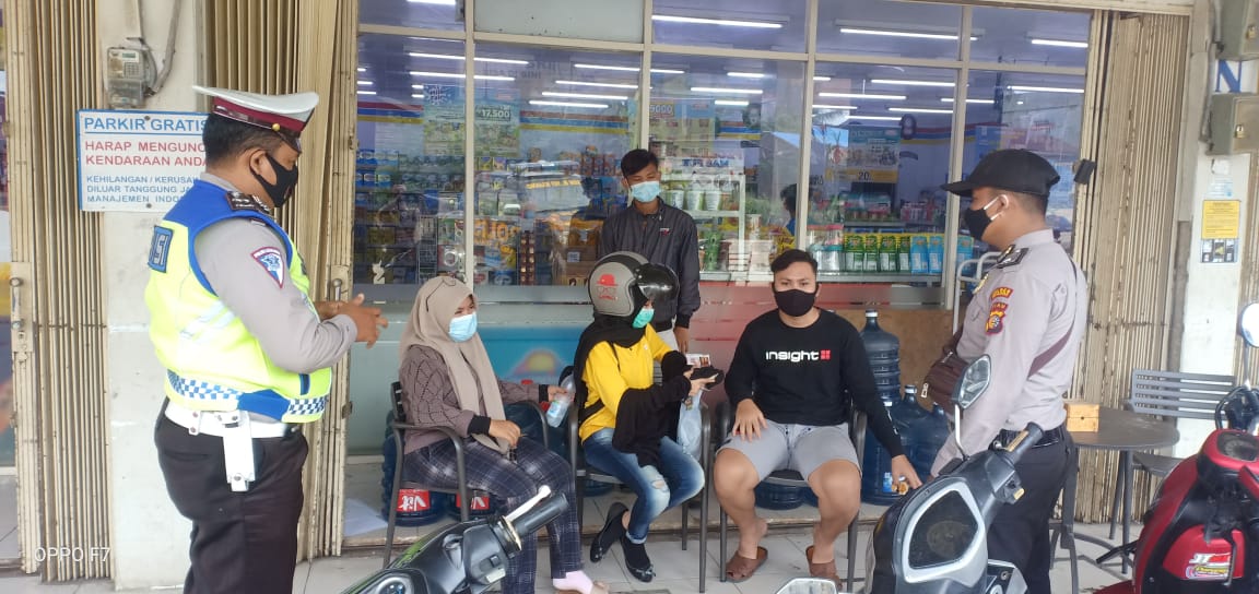 Polsek Bandar Sei Kijang Sosialisasikan AKB di Pusat Perbelanjaan