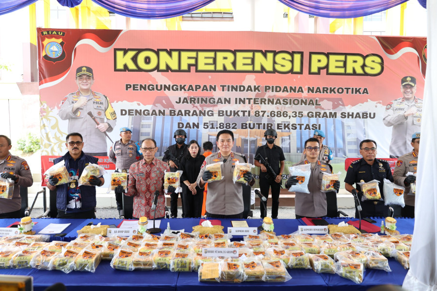 Polda Riau Ungkap Jaringan Narkotika Internasional, Sita 87,68 Kg Sabu dan 51.882 Butir Ekstasi