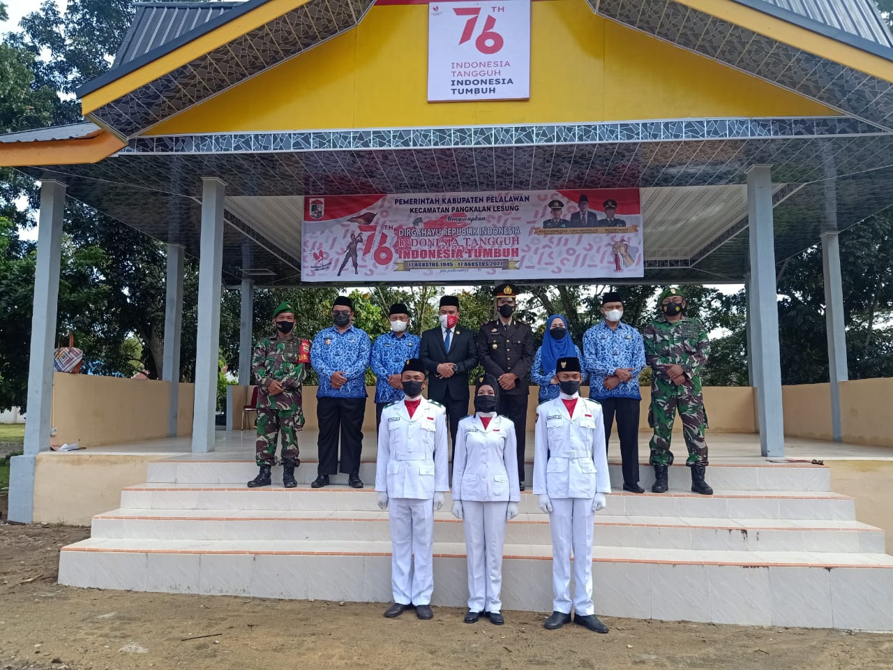 Polsek Pangkalan Lesung Beserta Upika Gelar Upacara HUT RI ke-76