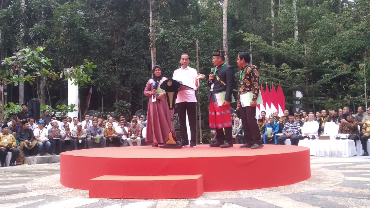 Presiden Jokowi Minta Gubernur Riau dan Kapolda Selesaikan Keluhan Masyarakat di Gondai