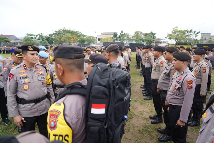 Polda Riau Gelar Apel Pergeseran Pasukan BKO Pengamanan TPS Pilkada