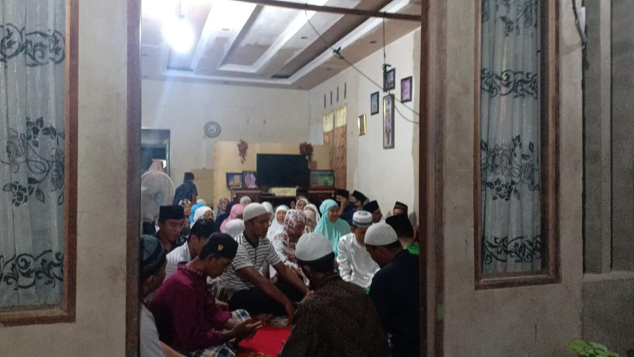 Kukerta Pedagogik UNRI Hadiri Tradisi Takziah di Desa Rumbio Kecamatan Kampar