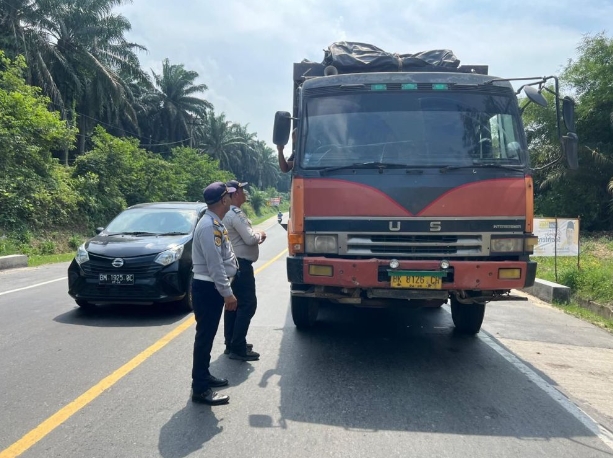 Petugas Gabungan Gelar Razia di Pelalawan, 118 Truk Ditilang