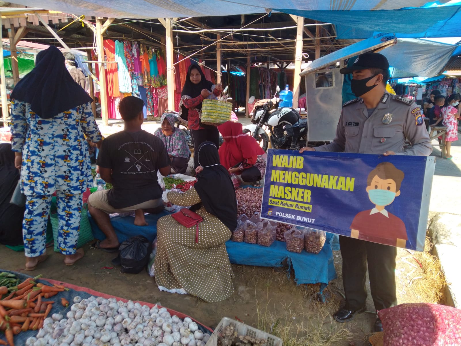 Polsek Bunut Antisipasi Aksi Kejahatan dan Imbau Prokes dengan Patroli Jalan Kaki