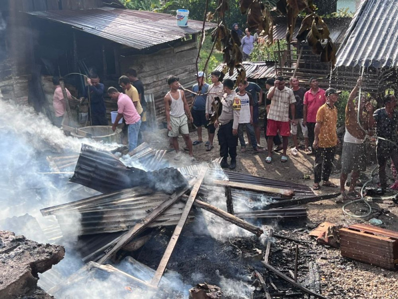 Rumah Warga di Kampar Hangus Terbakar, Polisi Selidiki Penyebab Kebakaran