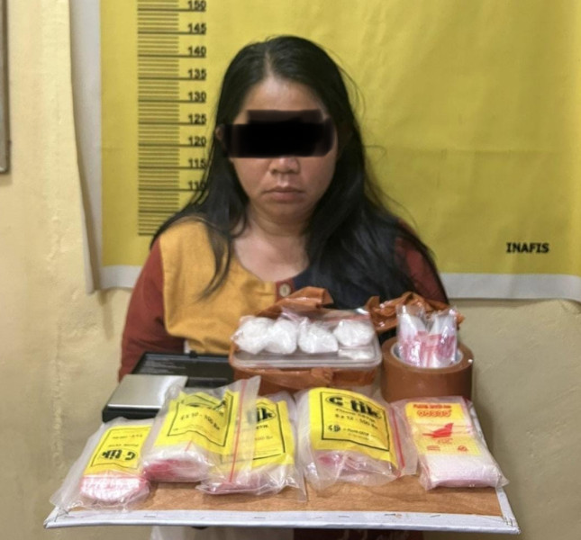 Polisi Tangkap Istri Bandar Sabu di Inhu, Suami Buron