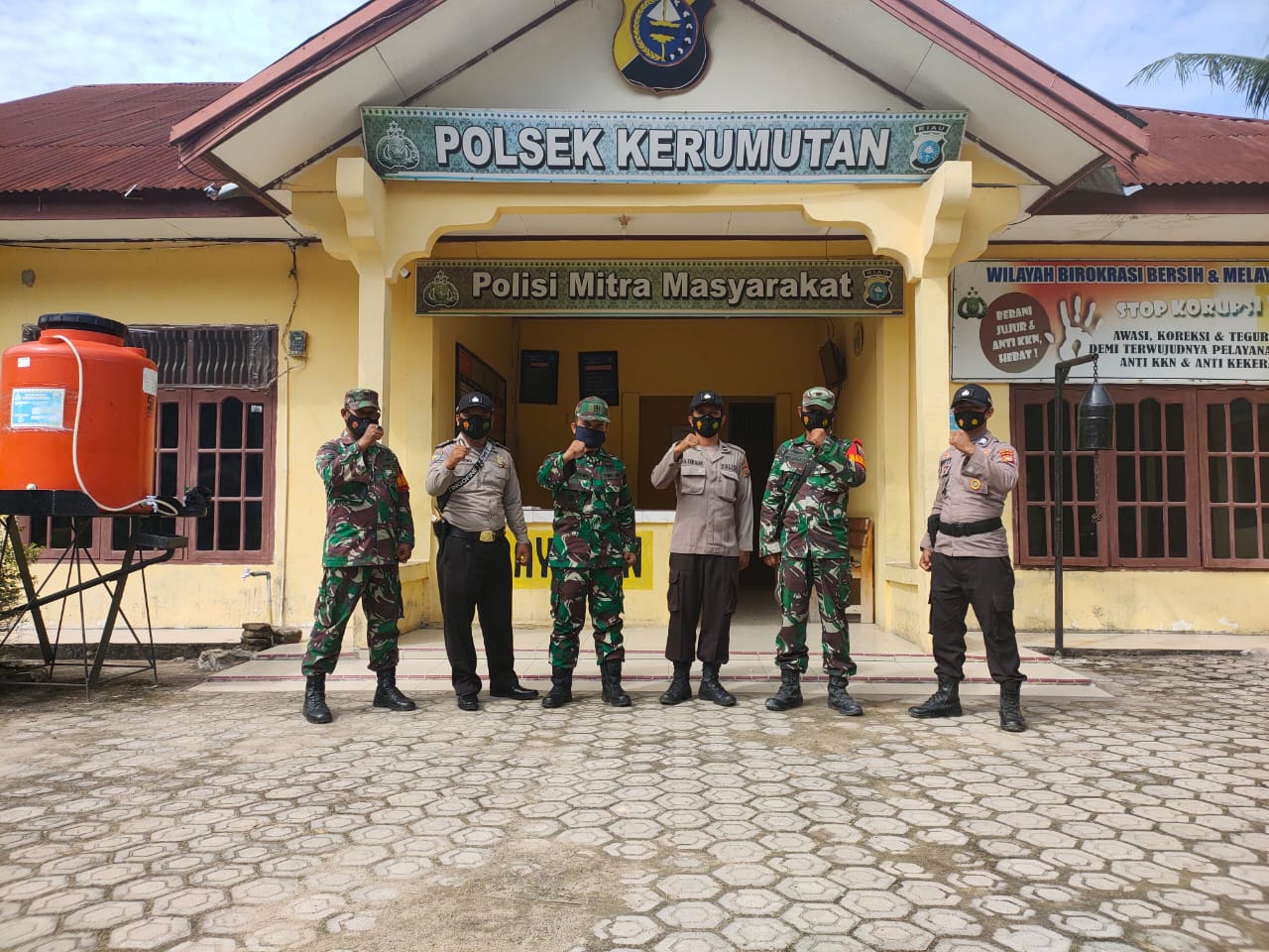 HUT ke-75 Bhayangkara, Danramil 15/KK Sambangi Mapolsek Kerumutan