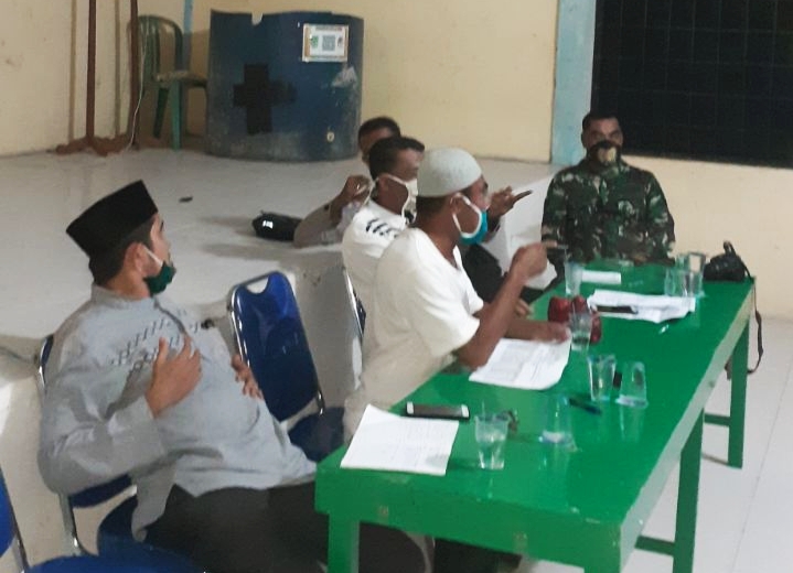 Babinsa Koramil 02 Rambah Hadiri Rapat Penentuan BLT di Desa Pematang Berangan