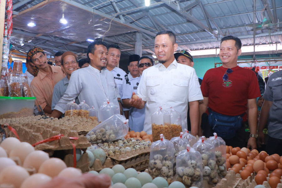 Wali Kota Pekanbaru Tinjau Pasar Cik Puan, Pastikan Harga Pangan Stabil