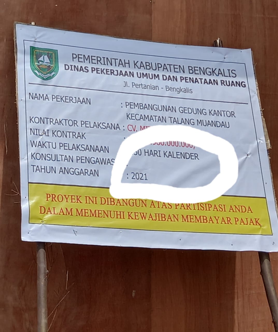 Plang Proyek Kantor Camat Talang Muandau Tidak Mencantumkan Konsultan Pengawas