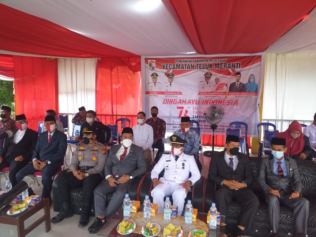 Peringati HUT ke-76 RI, Polsek Teluk Meranti Beserta Upika Ikuti Upacara Bendera