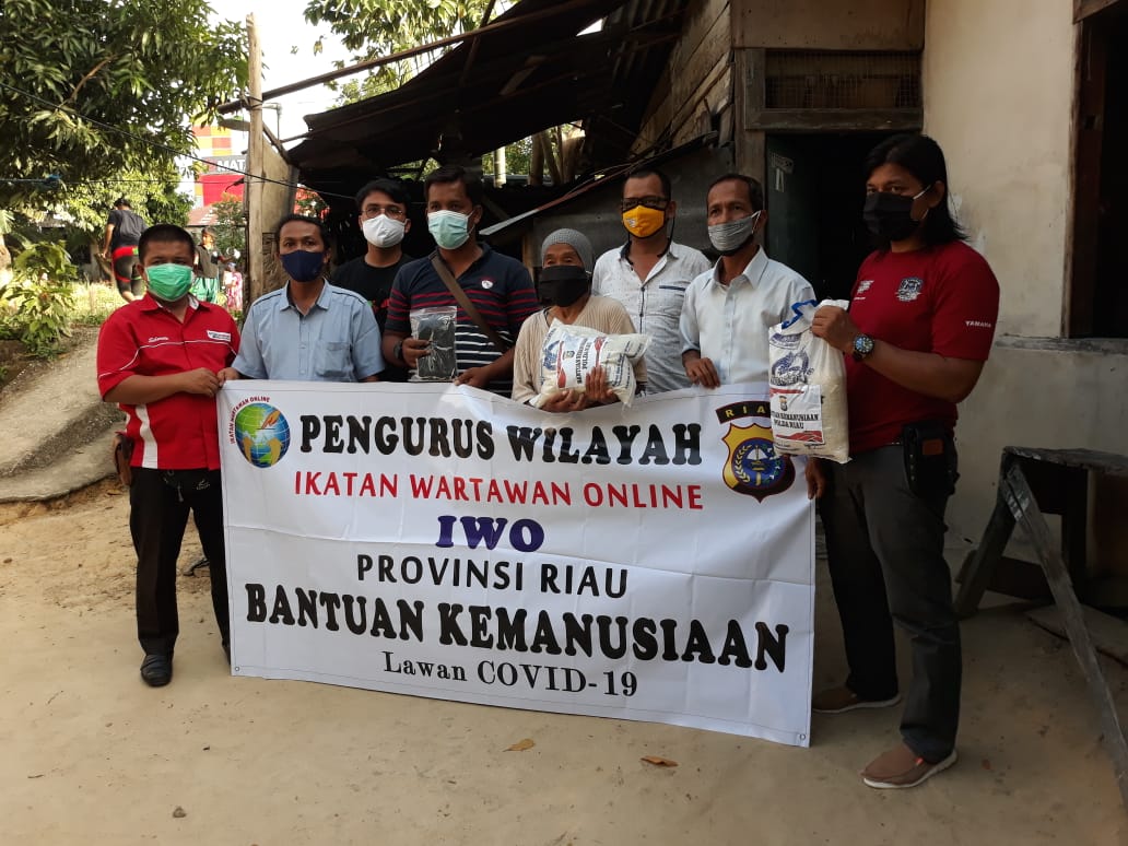 IWO Provinsi Riau dan Bengkalis Berbagi Beras dan Masker