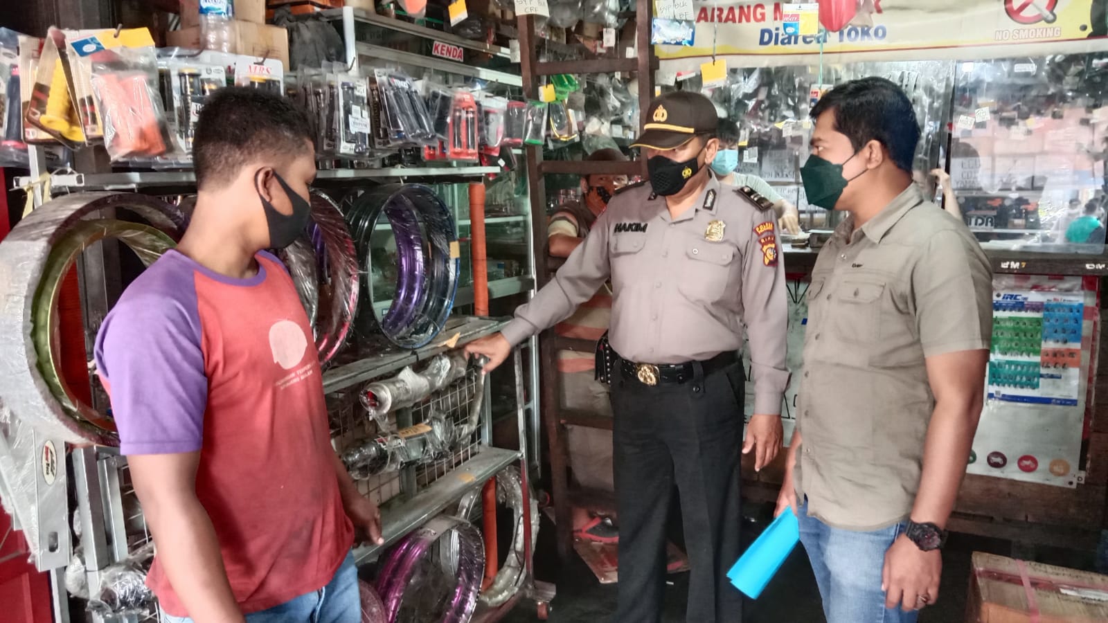 Polsek Pangkalan Kerinci Berikan Penyuluhan Kepada Penjual Knalpot Sepeda Motor