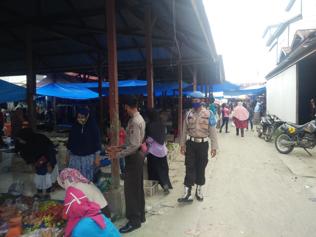 Sosialisasikan AKB, Polsek Teluk Meranti Turun ke Pasar Tradisional