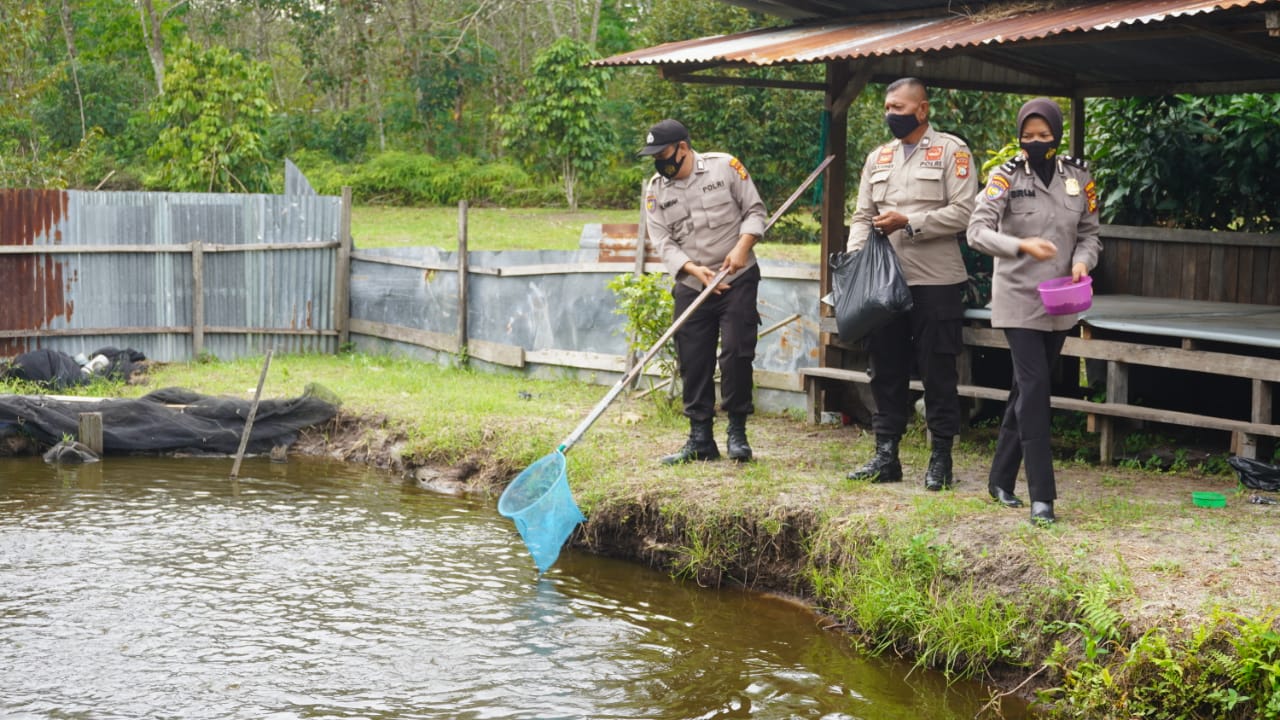 Polres Pelalawan Lakukan Pengecekan Program Kampung Tangguh Polsek Pangkalan Kuras