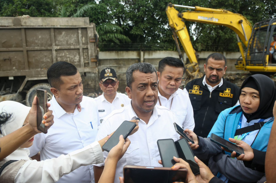 Status Darurat Sampah di Pekanbaru: Pj Walikota Tinjau Pengangkutan di TPS Jalan Sawo