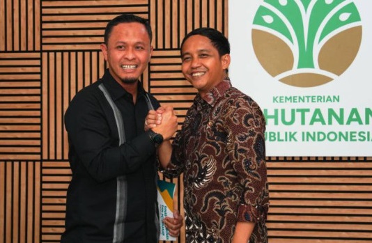 Tertibkan Baliho, Menteri LHK Puji Langkah Walikota Pekanbaru