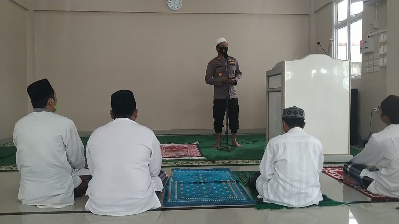 Kapolsek Ukui Ajak Jamaah Masjid Jami' Al Muslimin Terapkan AKB