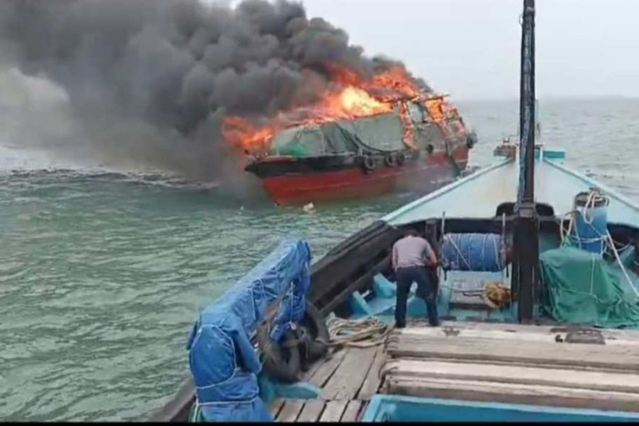 Alhamdulillah, Seluruh Awak KM Tenaga Sakti Selamat dari Kobaran Api