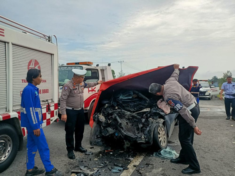 Kecelakaan Maut di Tol Pekanbaru-Dumai, Tiga Penumpang Mobilio Tewas