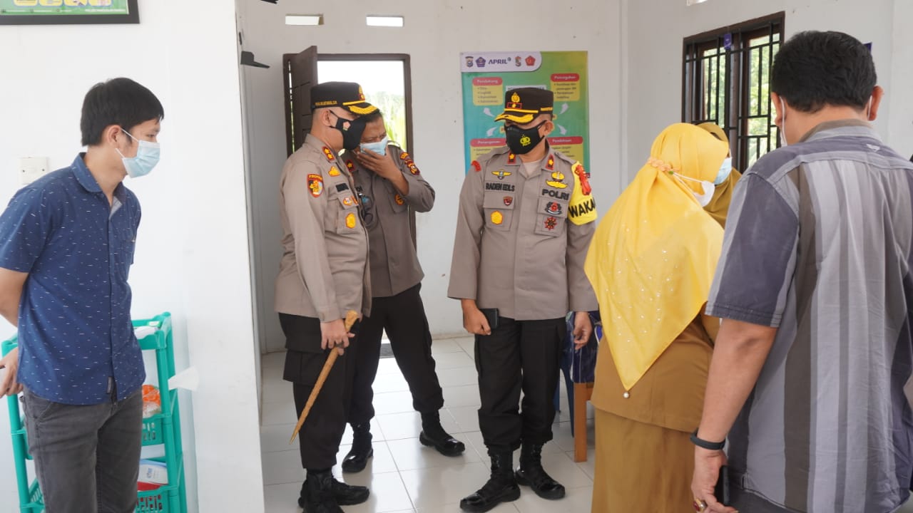 Polres Pelalawan dan Instansi Terkait Tinjau Vaksinasi dan Pos PPKM