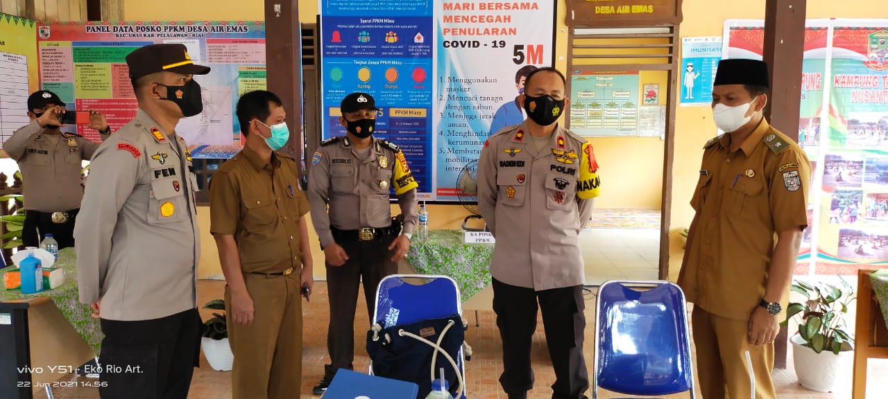 Kapolsek Ukui Dampingi Wakapolres Pelalawan Tinjau Posko PPKM