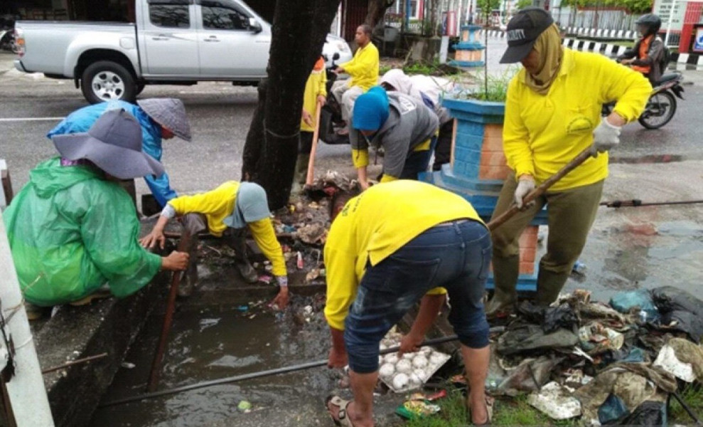 Jadi Penyebab banjir, Dinas PUPR Kota Pekanbaru Fokus Keruk Sedimen