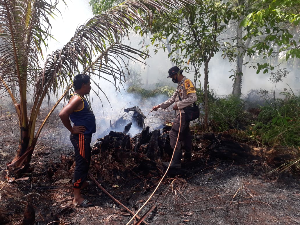 Polsek Kuala Kampar Masih Lakukan Pendinginan Titik Api di Perbatasan