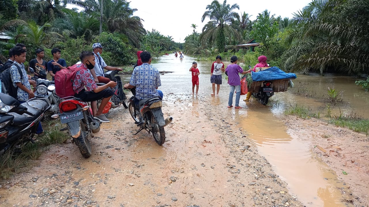 Jalan Hasan C Jadi Langganan Banjir Saat Turun Hujan, Begini Kondisinya