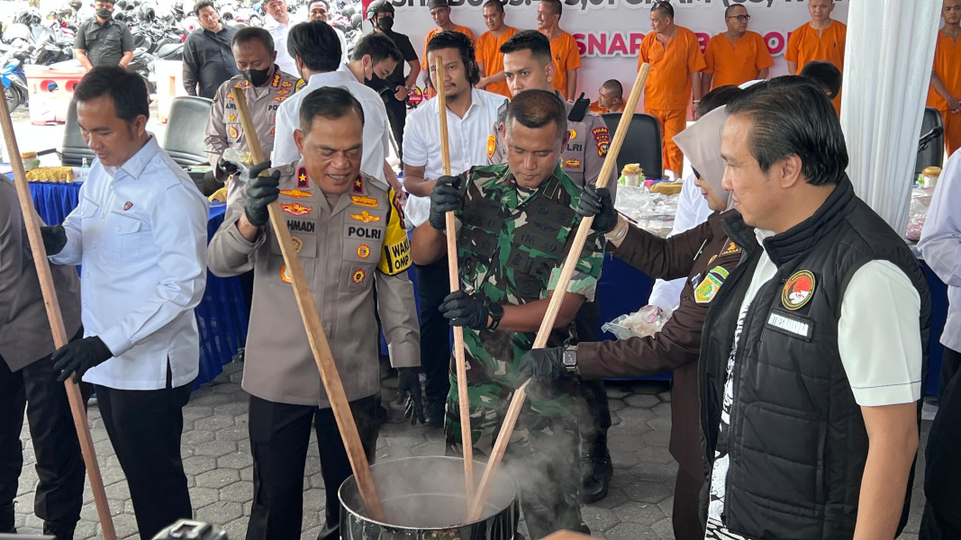 Ribuan Jiwa Selamat, Polda Riau Musnahkan Narkoba Jaringan Internasional