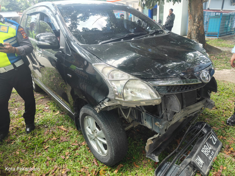 Dibawah Pengaruh Narkoba, Sopir Avanza Tabrak 4 Pengendara Motor, 1 Meninggal Dunia