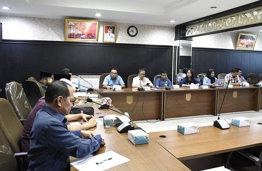 Kabel Provider Berserakan di 14 Ruas Jalan Pekanbaru, Komisi I Minta Apjatel Segera Merapikan