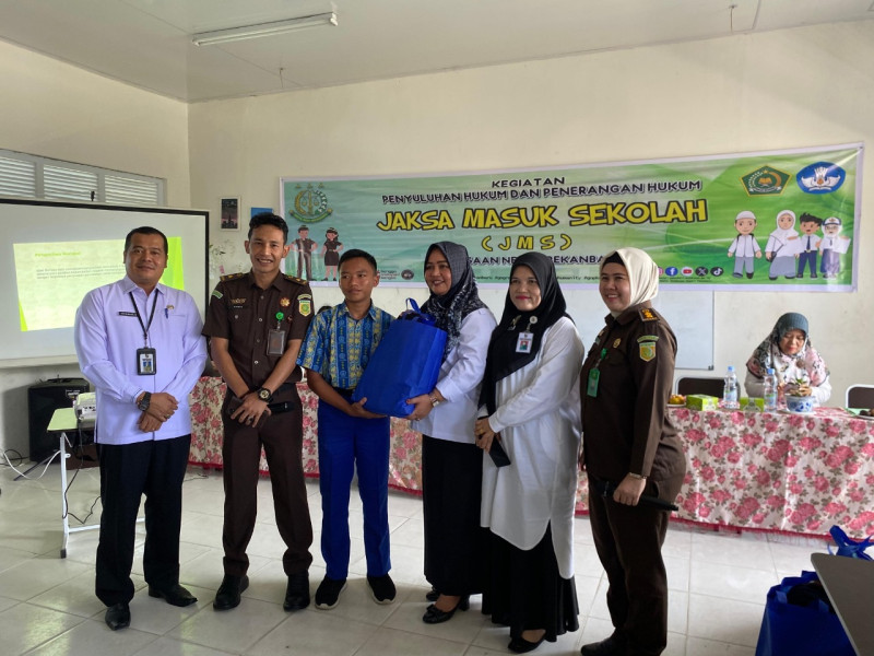 Program Jaksa Masuk Sekolah, Disdik Pekanbaru Gelar Penyuluhan Hukum di SMP 7 Pekanbaru