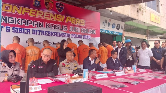 Omzet Capai Rp3,6 Miliar, Polda Riau Tangkap 12 Pelaku Judi Online
