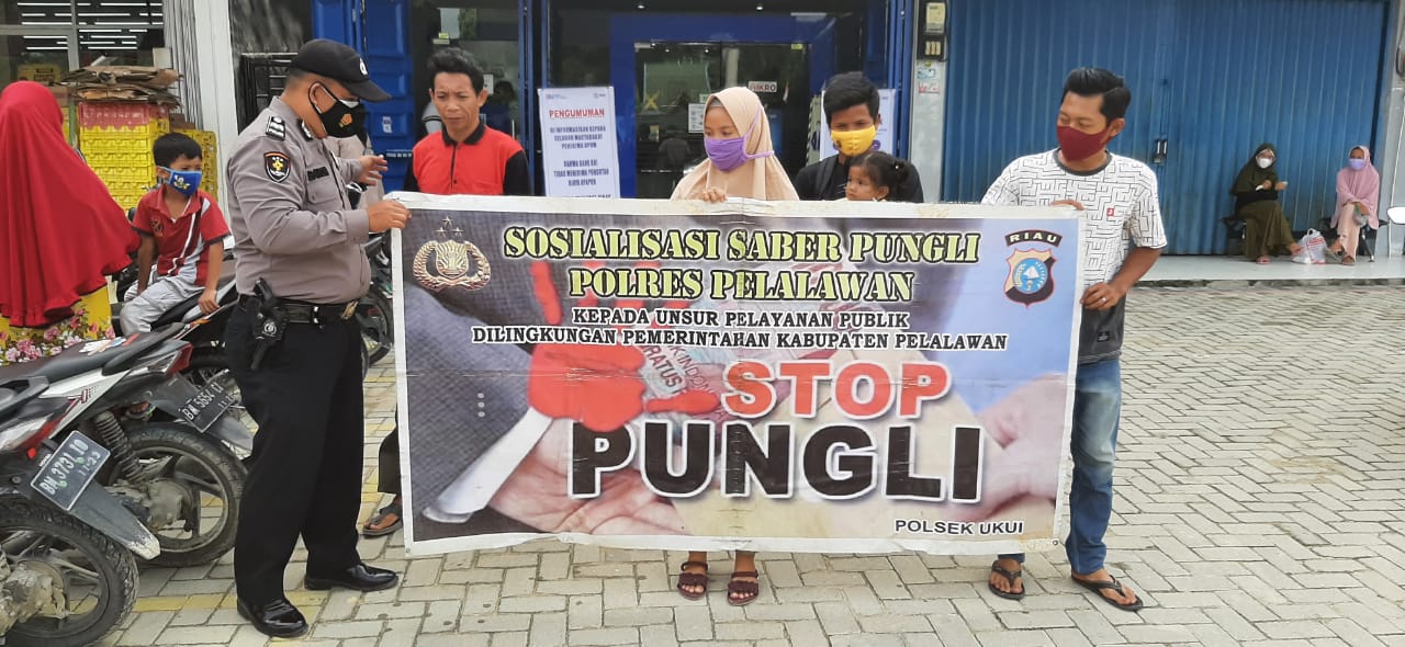Cegah Pungli, Polsek Ukui Sosialisasi Rutin Saber Pungli Kepada Masyarakat