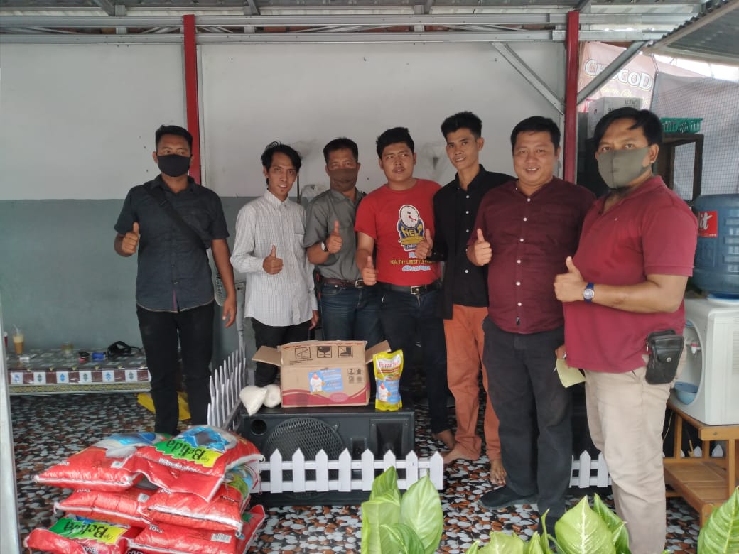 Kasmarni Beri Bantuan Sembako Pada Insan Pers Duri