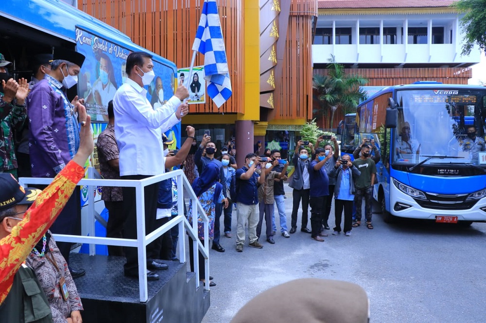 Lima Bus Vaksinasi Suda Layani 2.100 Warga di Pekanbaru
