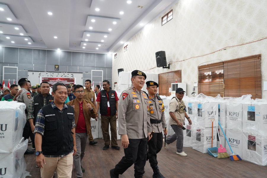 Kapolda Riau Tinjau Rekapitulasi Tingkat PPK di Kecamatan Mandau