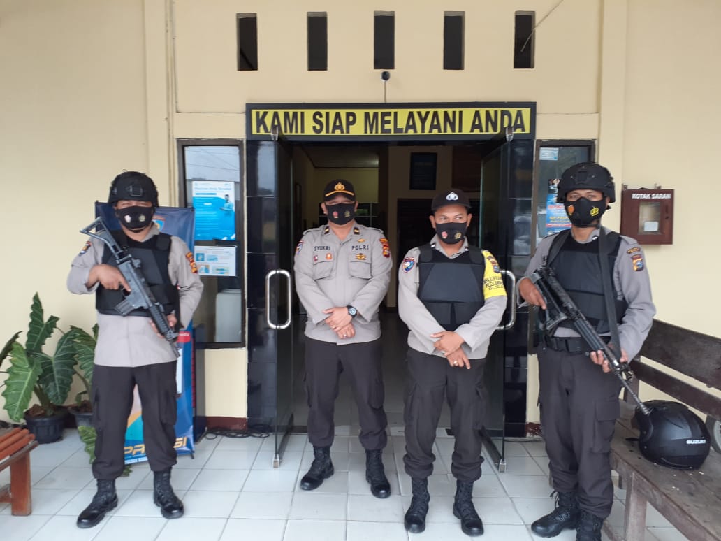 Personel Rutin Patroli Pengamanan di Sekitar Mapolsek Bandar Sei Kijang
