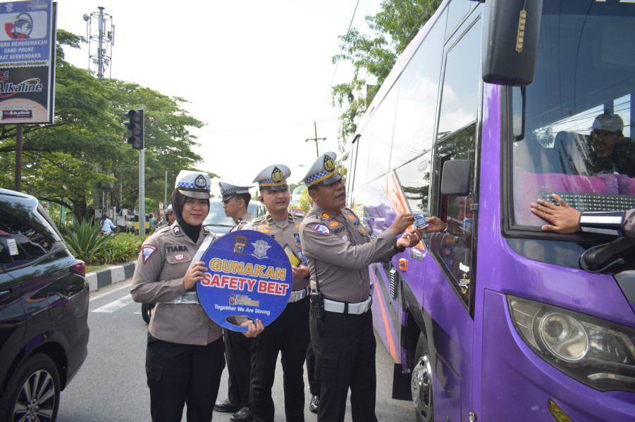 Satlantas Polresta Pekanbaru Sosialisasikan Keselamatan Lalu Lintas dalam Operasi Lancang Kuning 2025